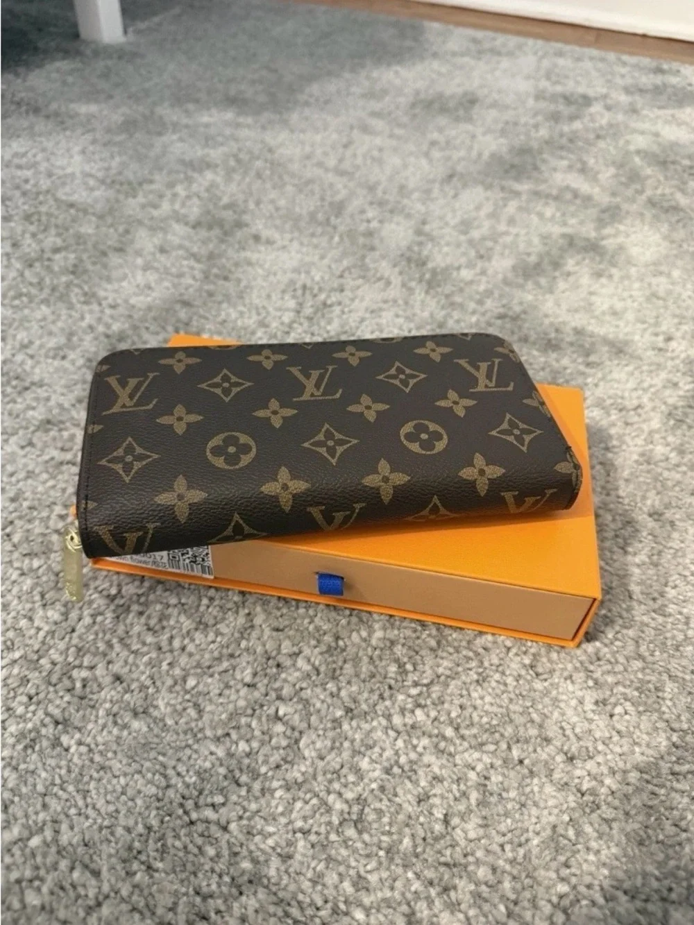 Louis Vuitton Zippy Wallet - Picture 2 of 3
